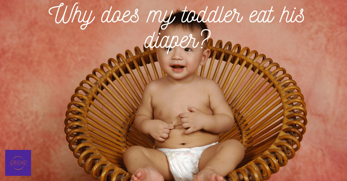 A baby wear a diaper and sit on a chair